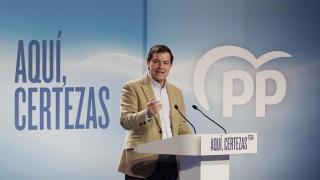 El presidente de la Junta y candidato a la reelección con el PP, Alfonso Fernández Mañueco, en un acto en Ávila, este jueves