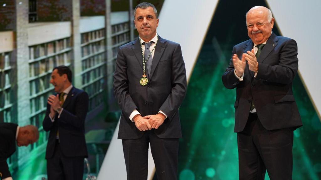 Bernardo Quintero, Medalla a las Humanidades y las Letras.