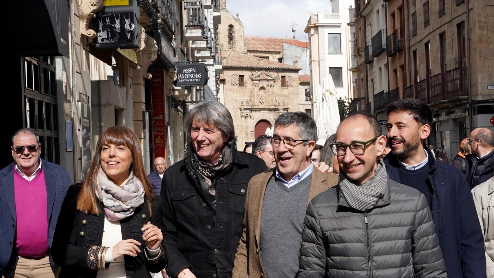 El candidato del PSOE a la Junta, Carlos Martínez, junto al portavoz del PSOE en el Congreso de los Diputados, Patxi López, este sábado en Salamanca
