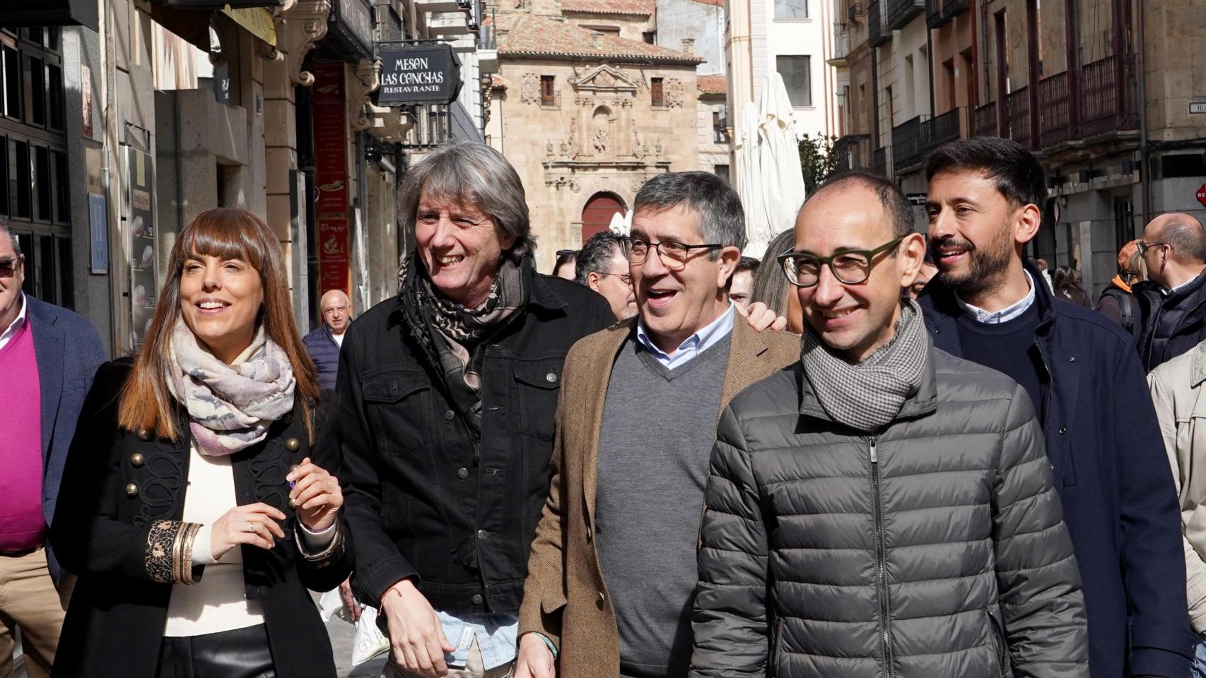 El candidato del PSOE a la Junta, Carlos Martínez, junto al portavoz del PSOE en el Congreso de los Diputados, Patxi López, este sábado en Salamanca