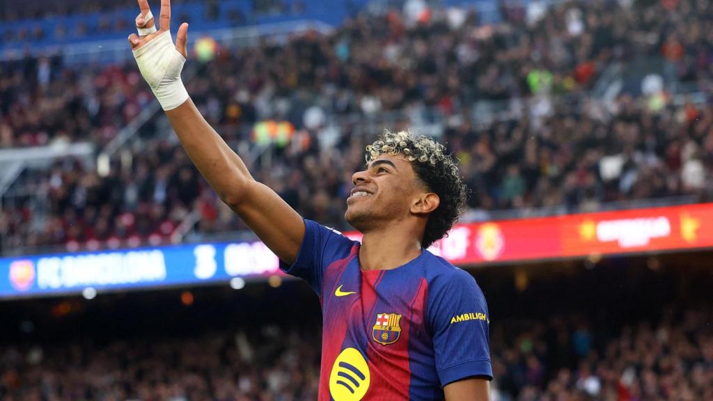 Lamine Yamal celebra uno de sus goles ante el Villarreal.