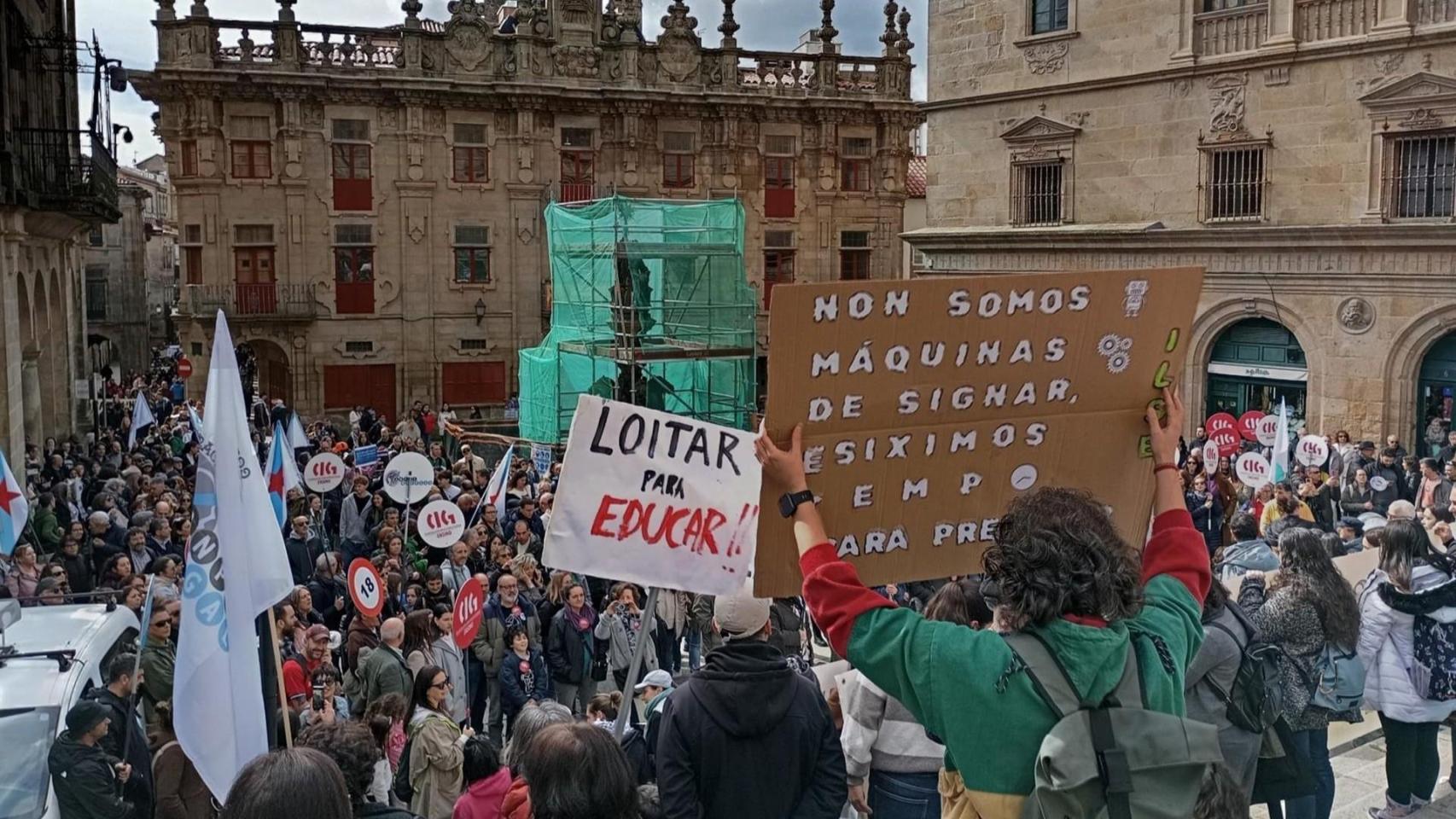 Manifestación en Santiago en defensa de la educación pública.