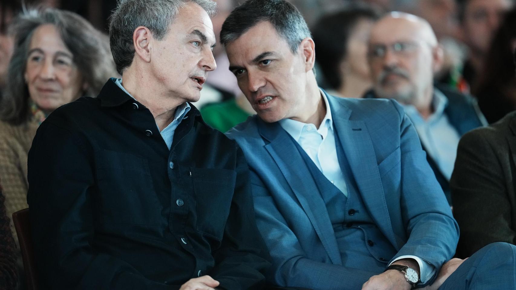 El expresidente José Luis Rodríguez Zapatero, junto a Pedro Sánchez.