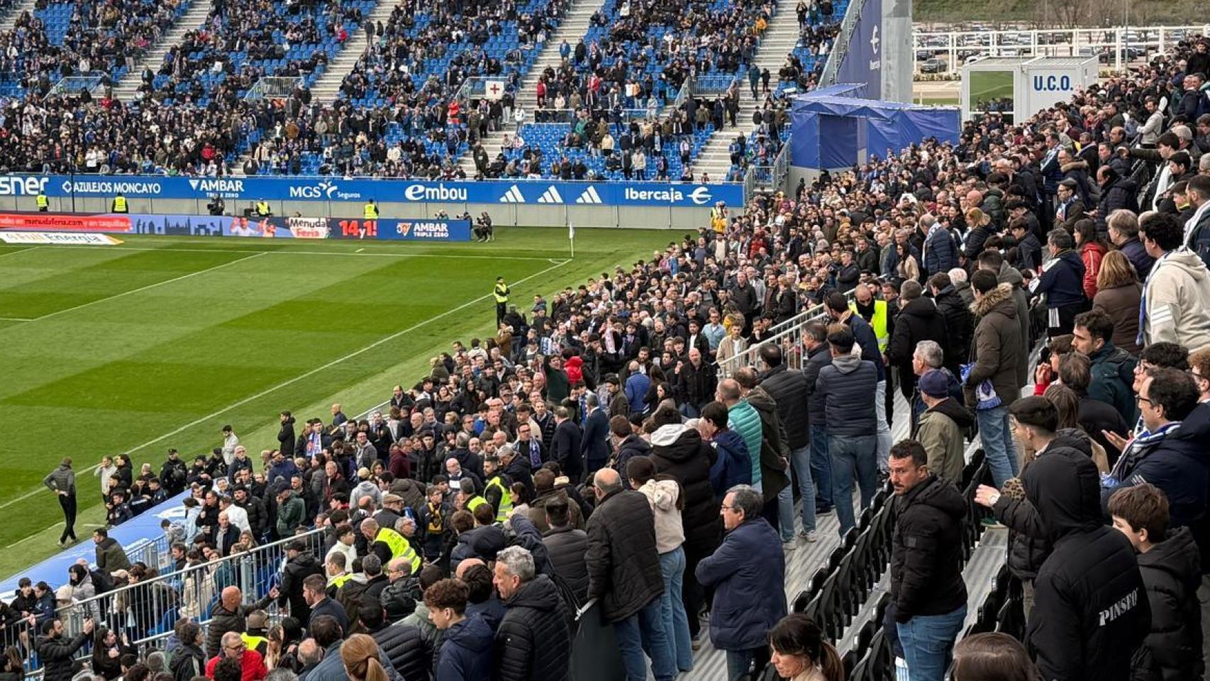Tensión en el Ibercaja Estadio tras la derrota del Real Zaragoza.