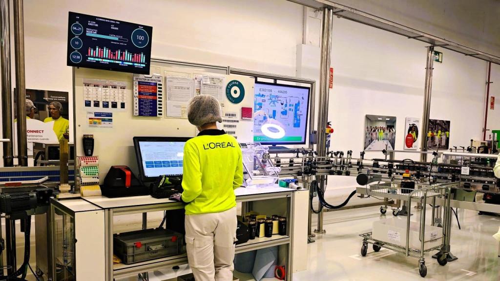 Una de las líneas de producción de la planta de LÓreàl en Burgos.