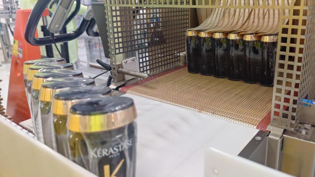 Productos Kerastase ya envasados para su distribución.