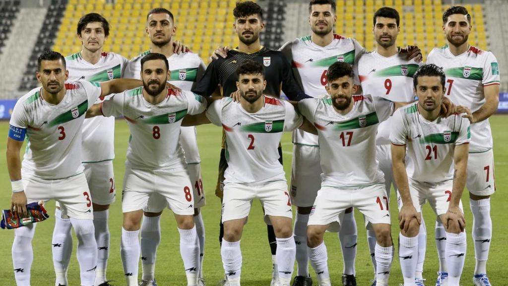 Los futbolistas iraníes posan antes de un partido.