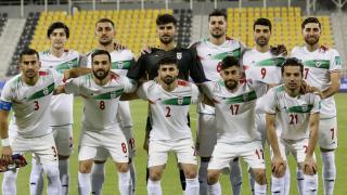 Los futbolistas de irán posan antes de un partido.