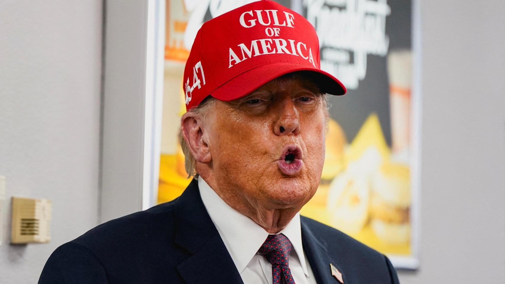 Donald Trump, durante una visita a un restaurante Whataburger en Corpus Christi, Texas.