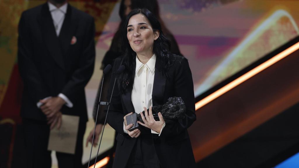 Alauda Ruiz de Azúa, con el Goya al mejor guion por 'Los domingos'. Foto: EFE/Alberto Estévez