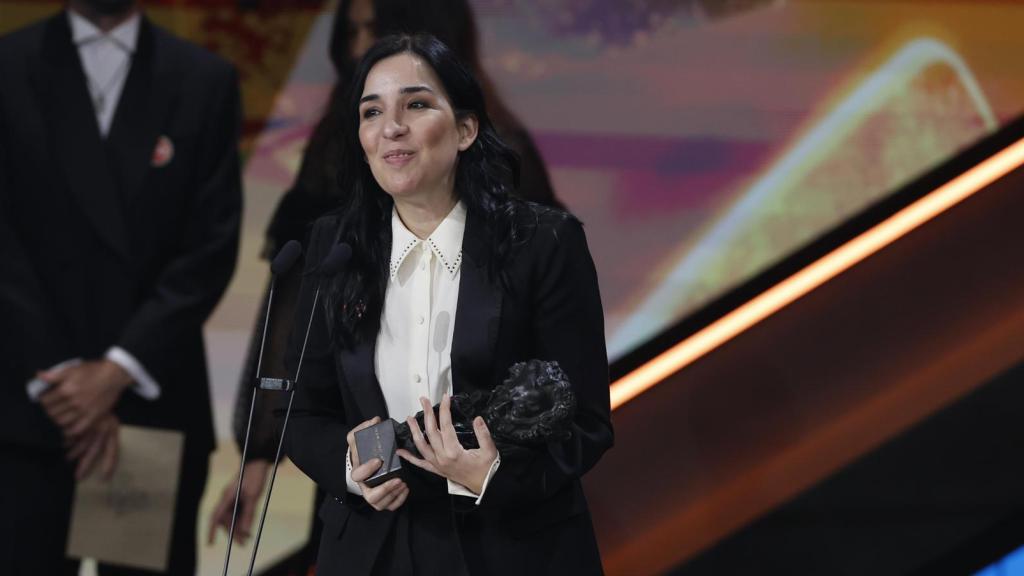 Alauda Ruiz de Azúa, con el Goya al mejor guion por 'Los domingos'. Foto: EFE/Alberto Estévez