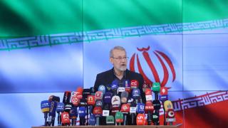 Alí Larijani en una rueda de prensa en Teherán en 2024.