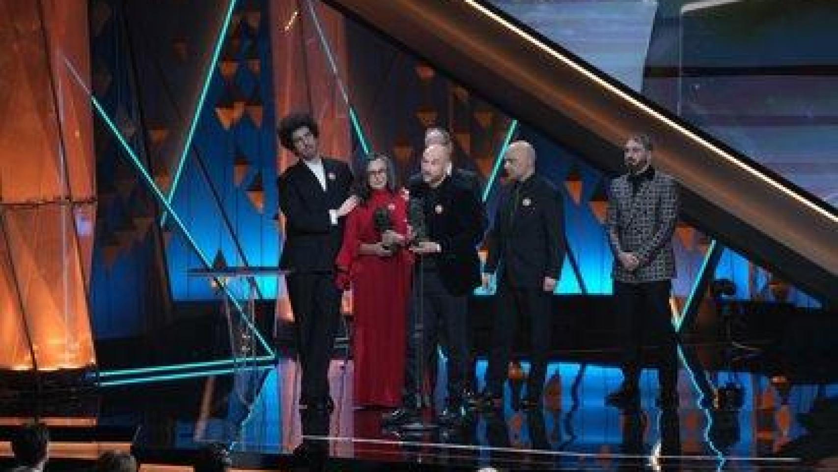 Equipo de 'Decorado' recogiendo el Goya a Mejor Película de Animación.