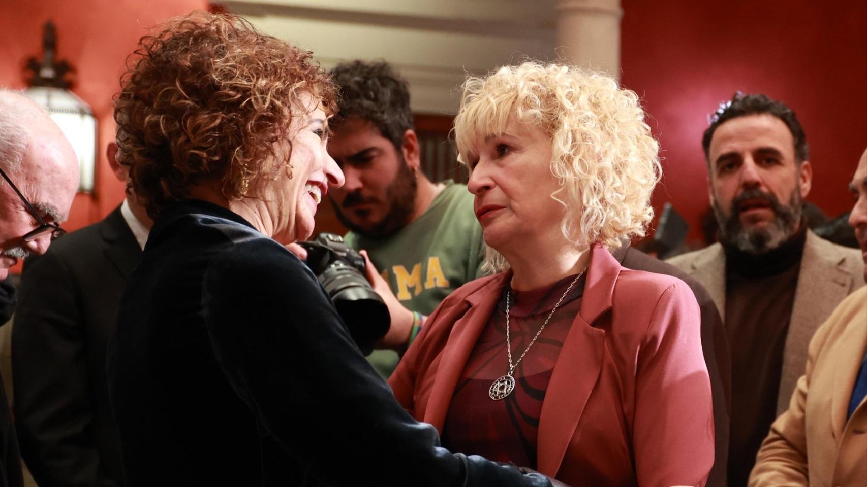 María Jesús Montero, y la presidenta de Amama, Ángela Claverol, en un encuentro en marzo