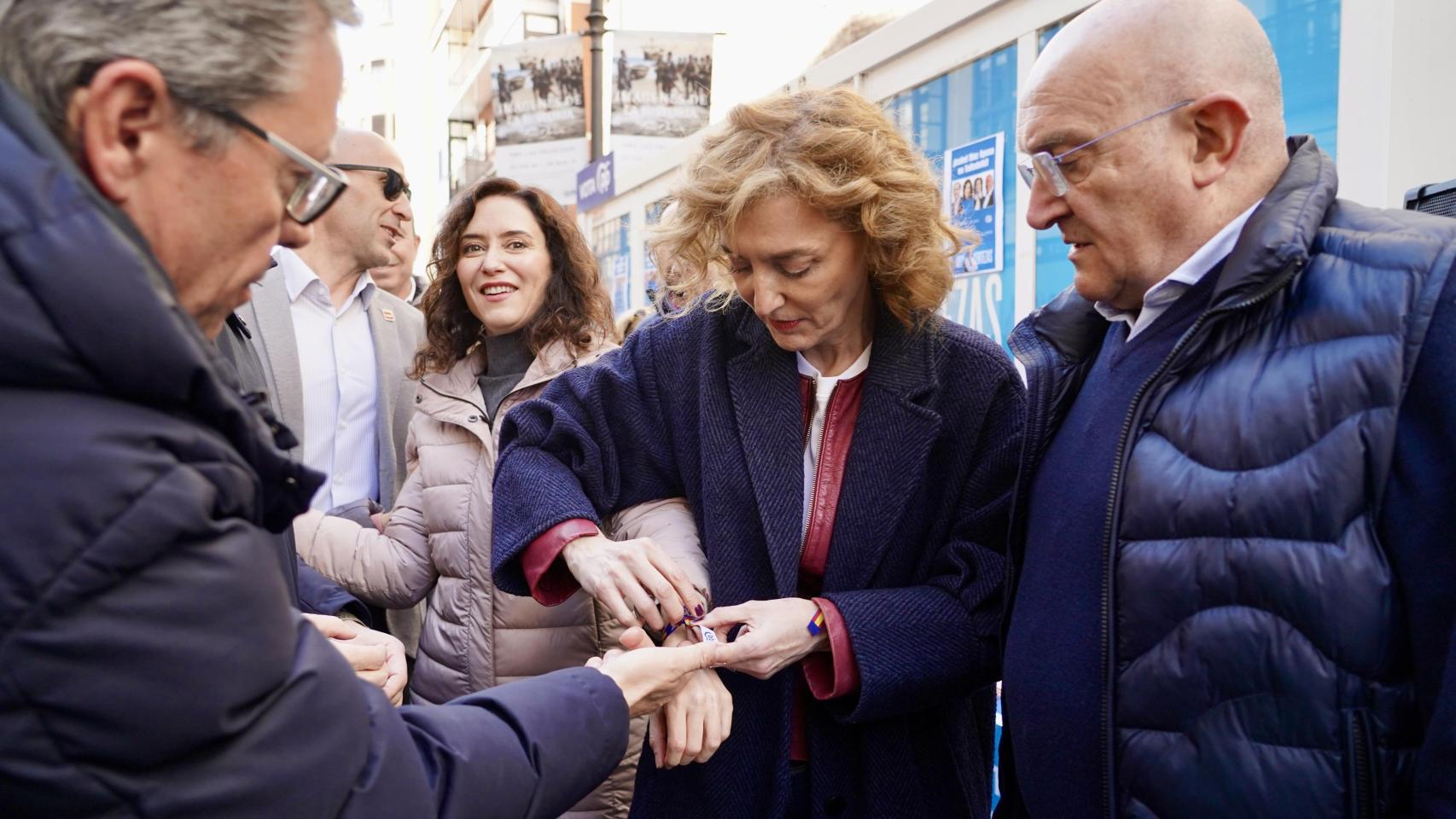 El alcalde de Valladolid, Jesús Julio Carnero, junto a la presidenta de la Comunidad de Madrid, Isabel Díaz Ayuso, en el acto de este sábado en Valladolid