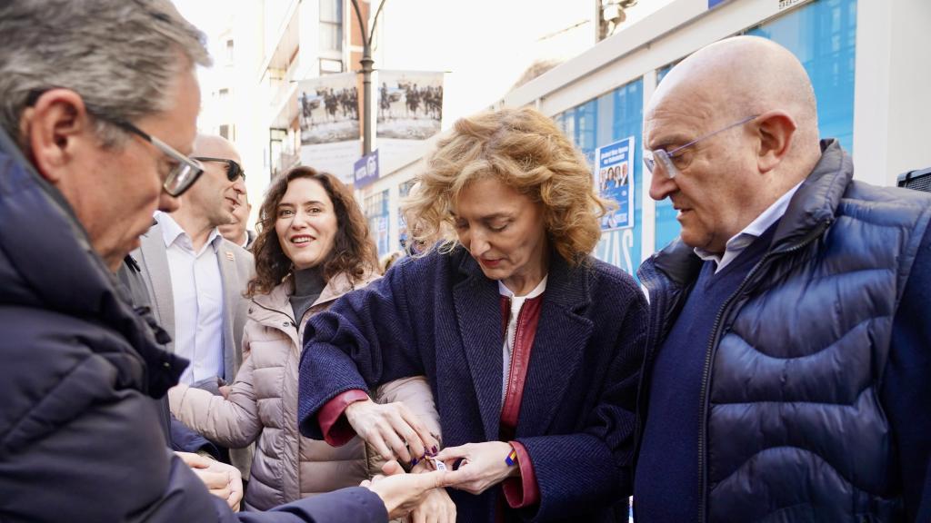 El alcalde de Valladolid, Jesús Julio Carnero, junto a la presidenta de la Comunidad de Madrid, Isabel Díaz Ayuso, en el acto de este sábado en Valladolid