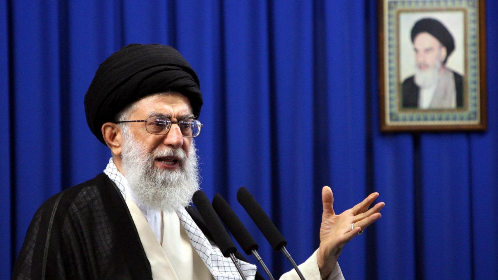 El ex líder supremo de Irán, Alí Jamenei, durante una charla en Teherán.