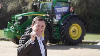 Mañueco promete una ayuda de 900 euros para que 50.000 jóvenes se saquen el carné de conducir en Castilla y León