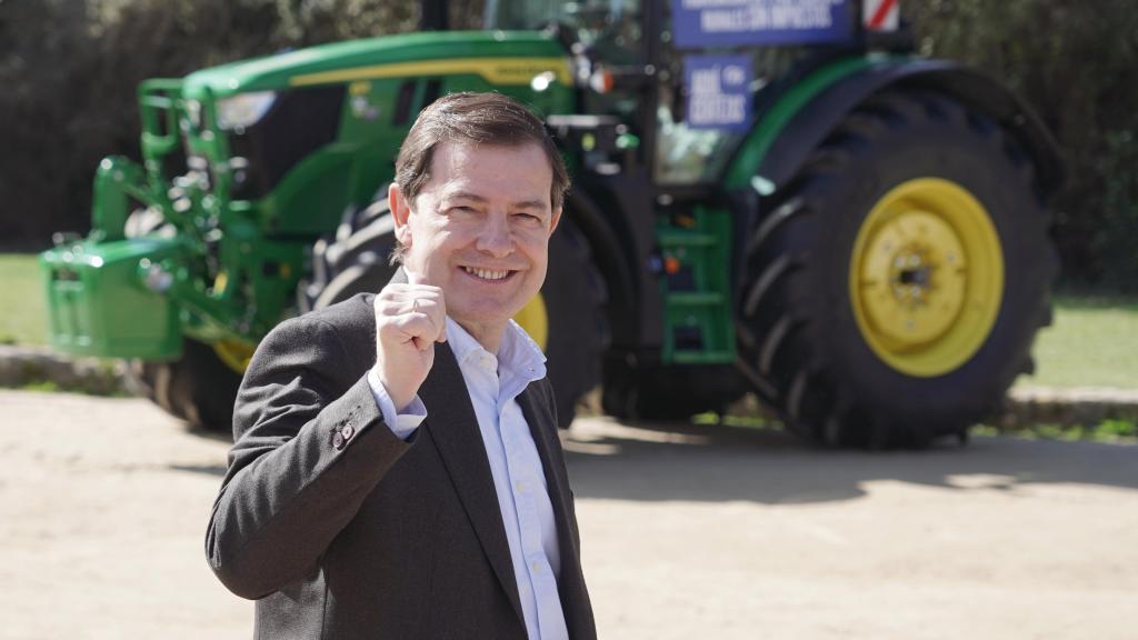 Mañueco promete una ayuda de 900 euros para que 50.000 jóvenes se saquen el carné de conducir en Castilla y León