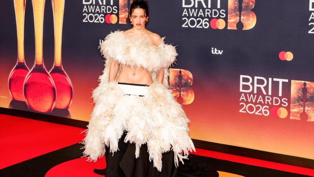 Rosalía en la alfombra roja de los BRITÁNICOS. Foto: EuropaPrensa.