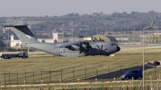 Un avión militar de transporte turco, aparcado en la base aérea de Incirlik, en la ciudad sureña de Adana.