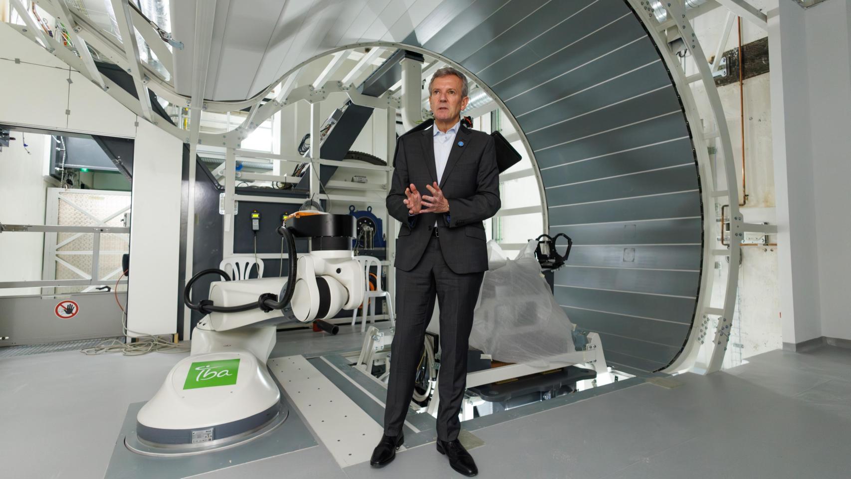 Visita del presidente autonómico Alfonso Rueda al Centro de Protonterapia de Galicia.