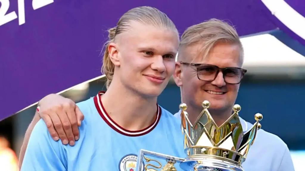 Erling Haaland y su padre Alfie.
