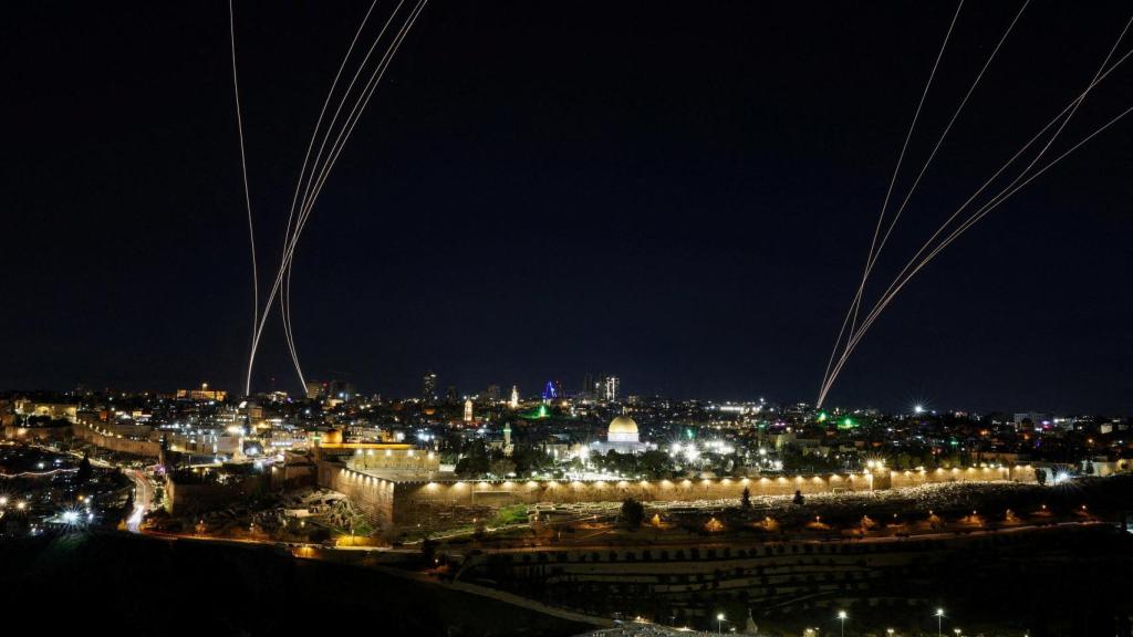 La Cúpula de Hierro de Israel, a pleno rendimiento en Jerusalén para derribar los misiles iraníes.