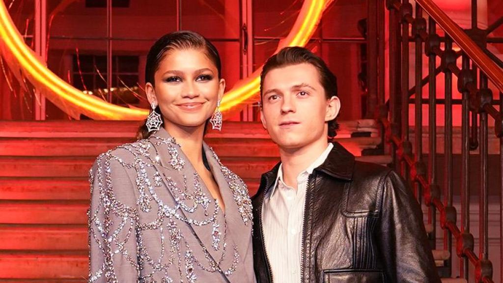 Zendaya y Tom Holland en un acto público.