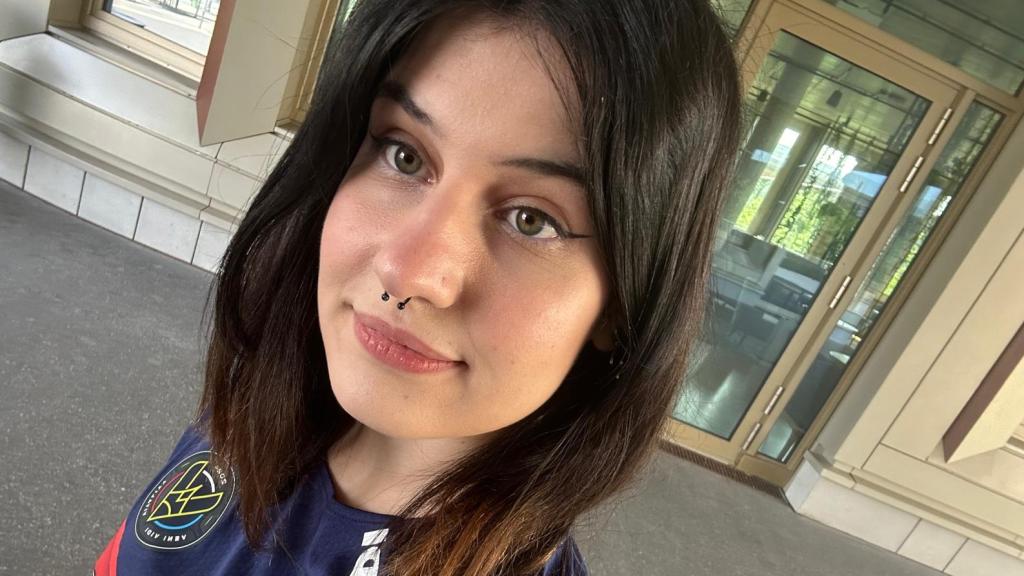 Vicky (Victoria de la Torre).