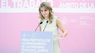 La vicepresidenta segunda y ministra de Trabajo y Economía Social, Yolanda Díaz, durante la firma del Protocolo de acompañamiento para las personas trans en el ámbito de la empresa.