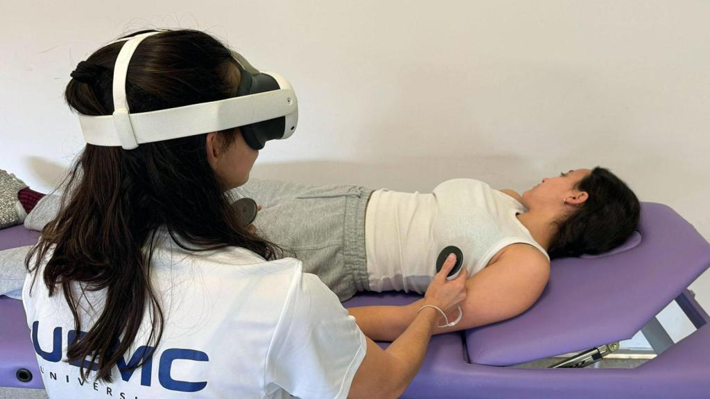 La UEMC valida la eficacia clínica de la realidad virtual mixta en el seguimiento del linfedema tras el cáncer de mama.