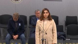Dina Bousselham, esta mañana en su comparecencia en el juicio en la Audiencia Nacional por la filtración de los datos de la tarjeta de su móvil./