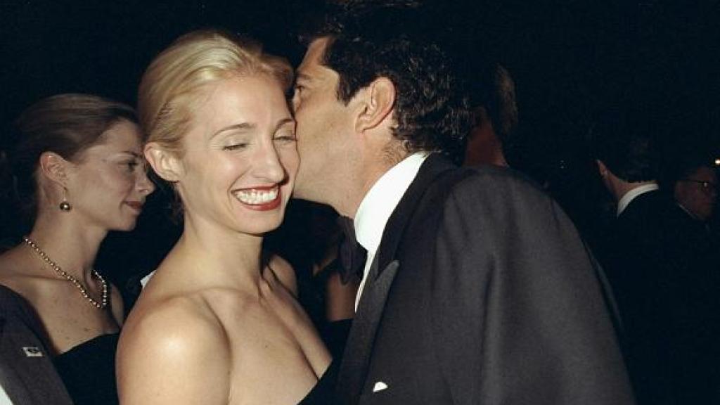 La pareja se comprometió en 1995.