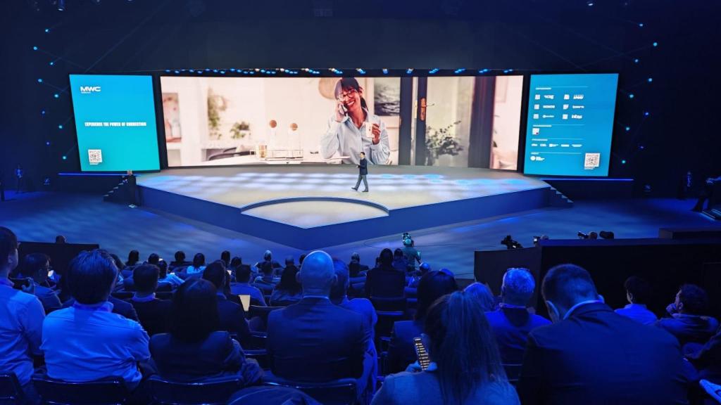 El escenario principal del Mobile World Congress 2026, en su primera jornada.