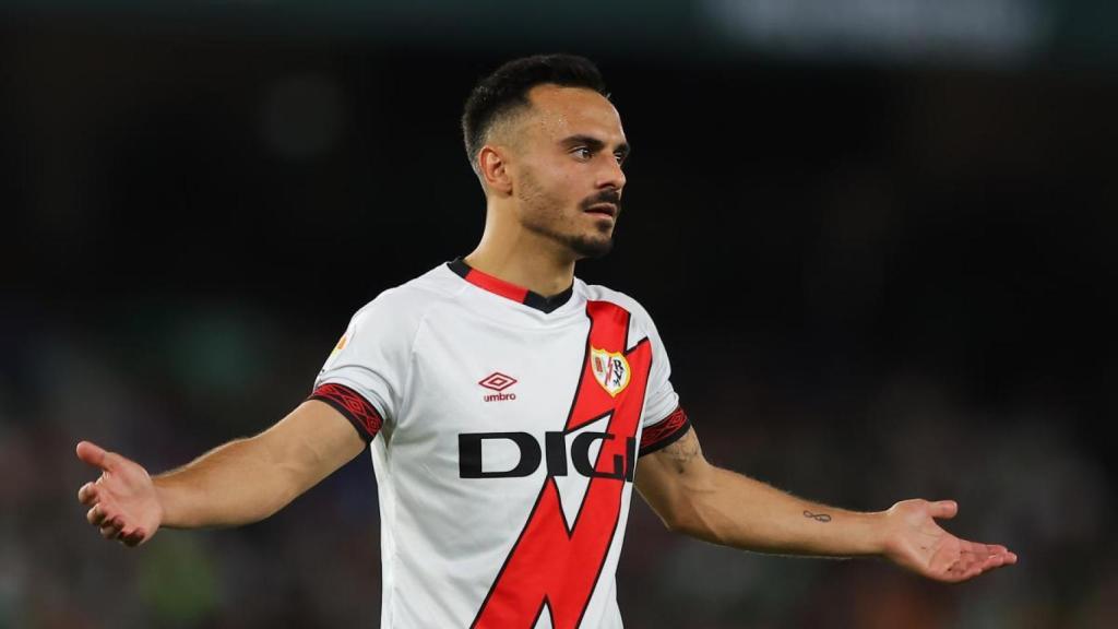 Álvaro García, durante un partido con el Rayo Vallecano.