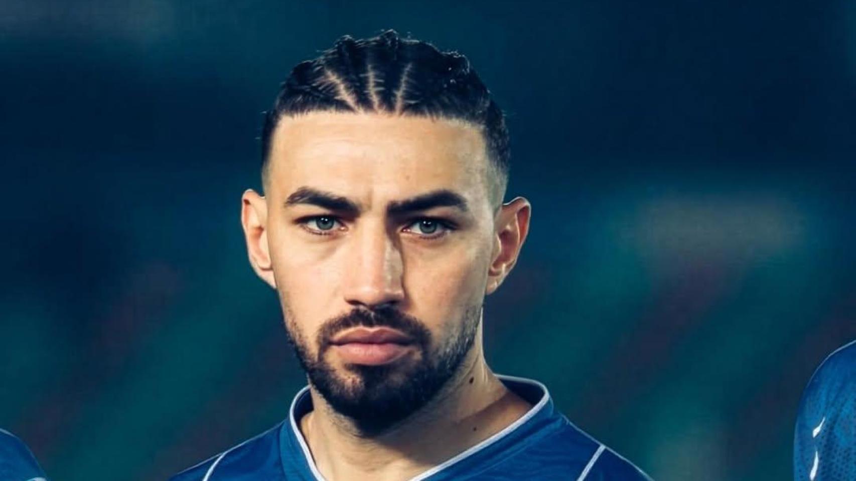 Munir antes de un partido con el Estenghlal
