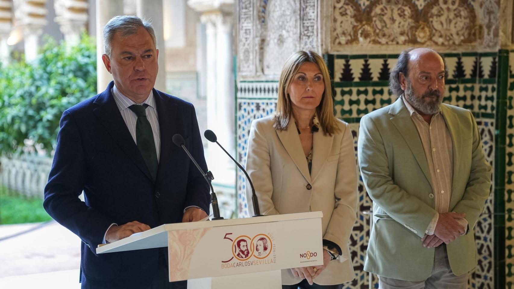 Imagen del alcalde de Sevilla, José Luis Sanz, durante la presentación del videomapping.