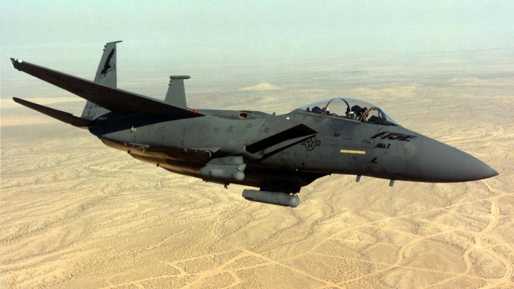 Primer modelo de producción del F-15E.