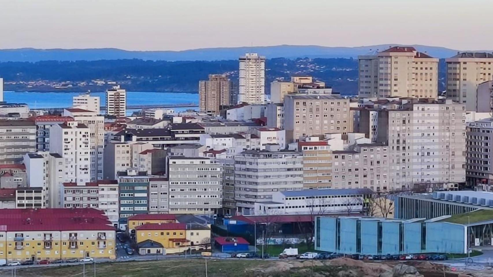 Panorámica de A Coruña, con viviendas del Agra do Orzán en primer término.