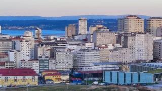 Panorámica de A Coruña, con viviendas del Agra do Orzán en primer término.