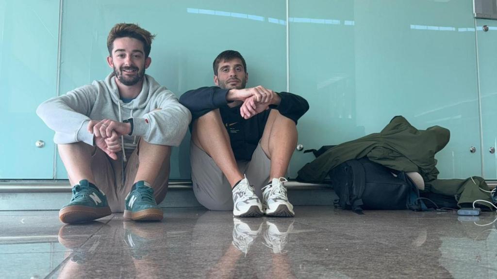 La pareja en el aeropuerto
