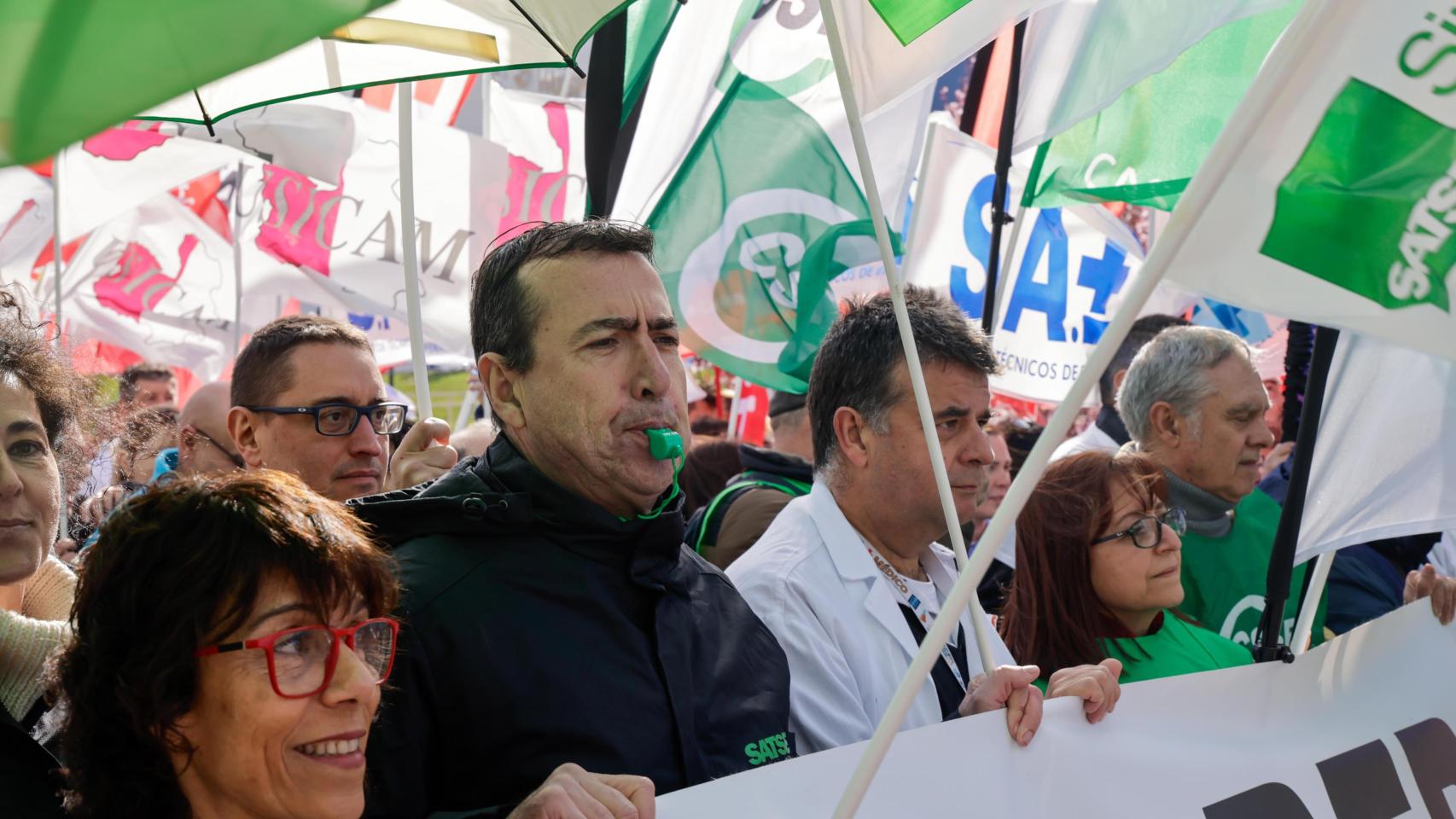 La manifestación por la carrera profesional sanitaria, en fotos: del hospital de Toledo a la sede del Sescam