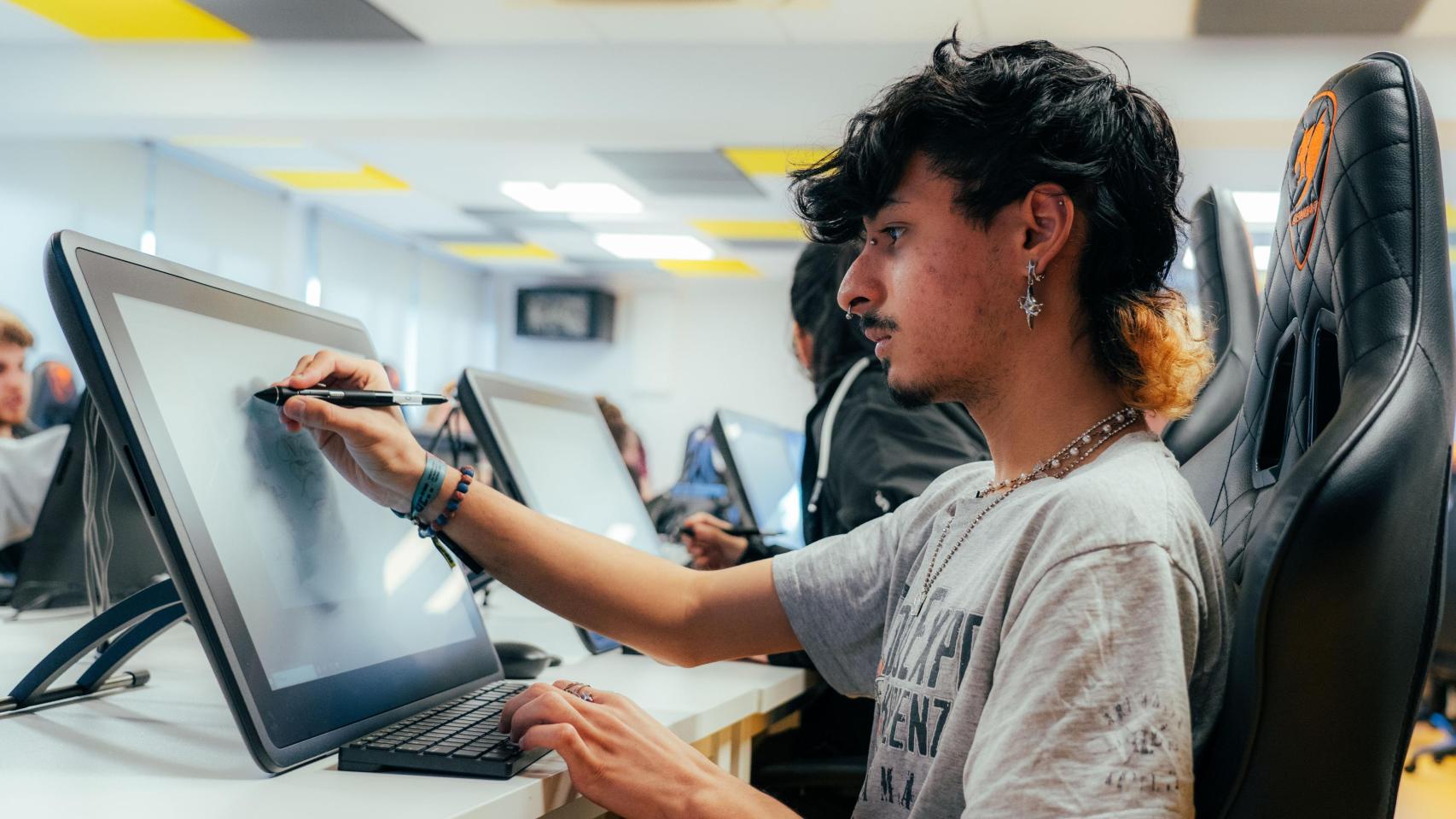 Videojuegos_Pantone_Cintiqs-2