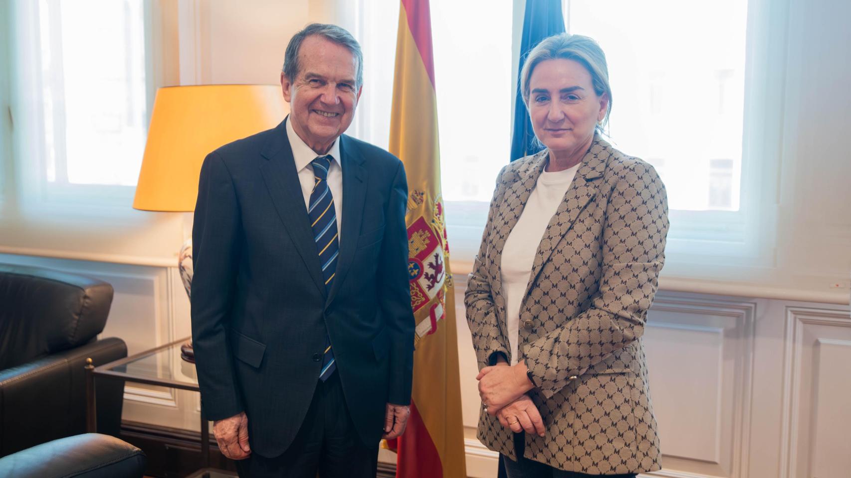 El alcalde de Vigo, Abel Caballero, y la ministra de Educación y Deportes, Milagros Tolón.
