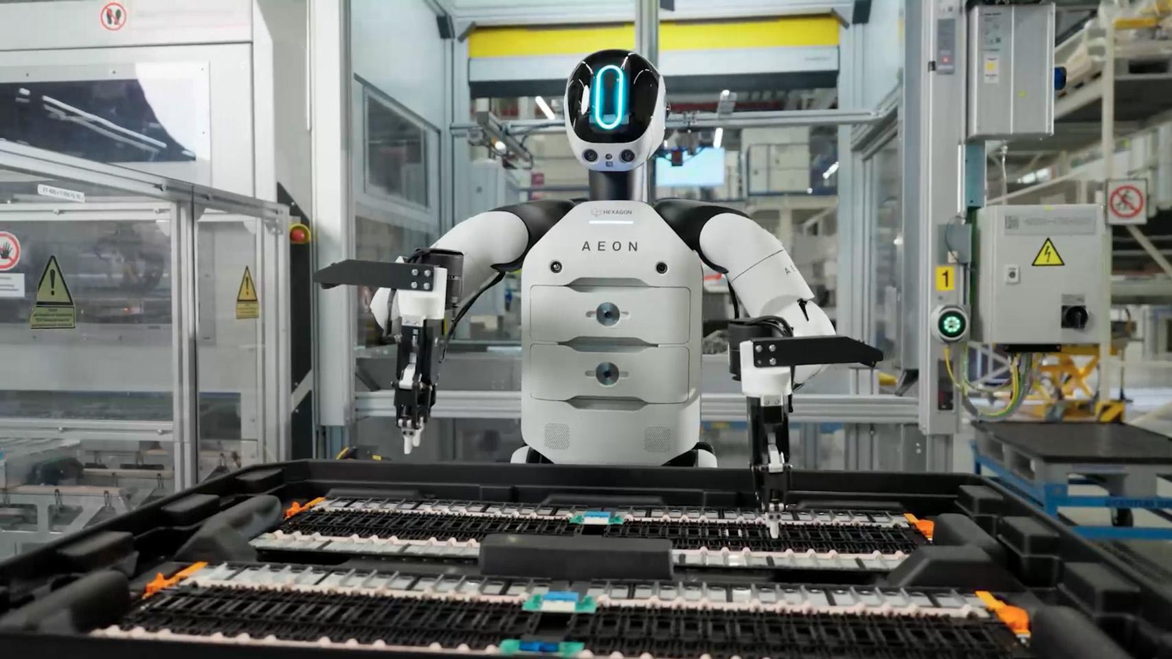 Robot AEON en una planta de BMW.