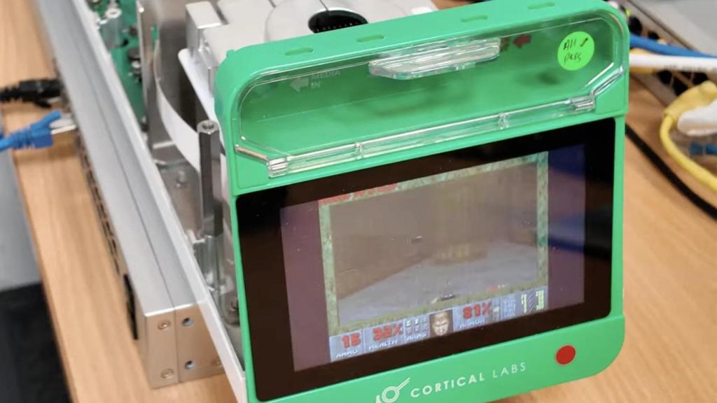 Interfaz con el videojuego ejecutándose.
