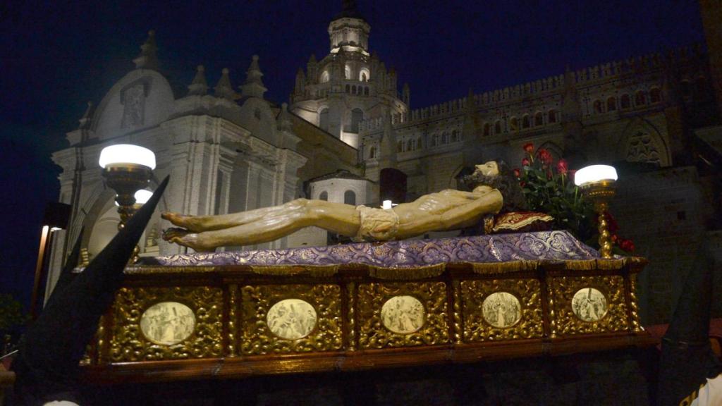 El Cristo durante la procesión del Santo Entierro