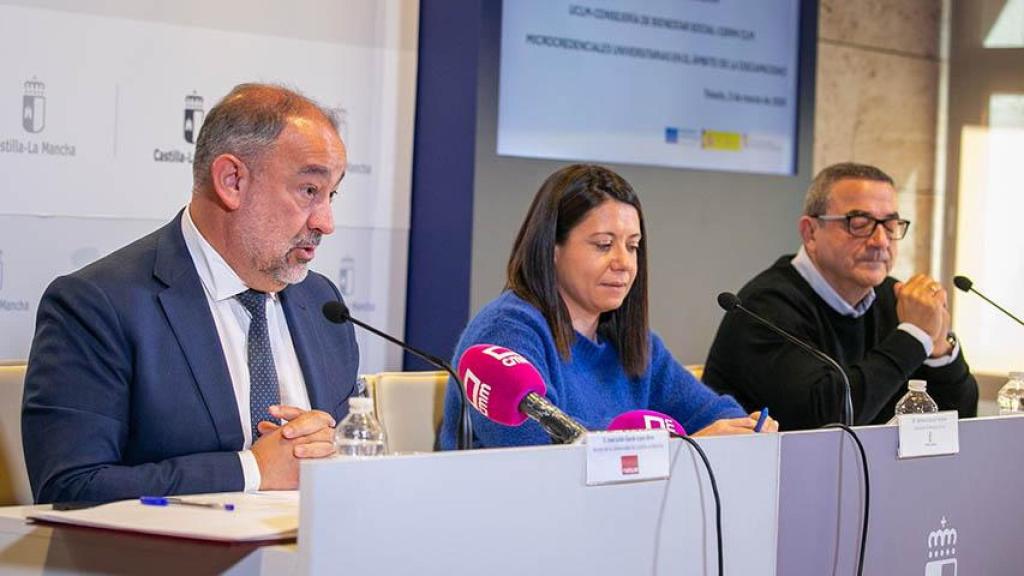 Julián Garde, rector de la UCLM; Bárbara García, consejera de Bienestar Social y José Antonio Romero, gerente del CERMI Castilla-La Mancha.