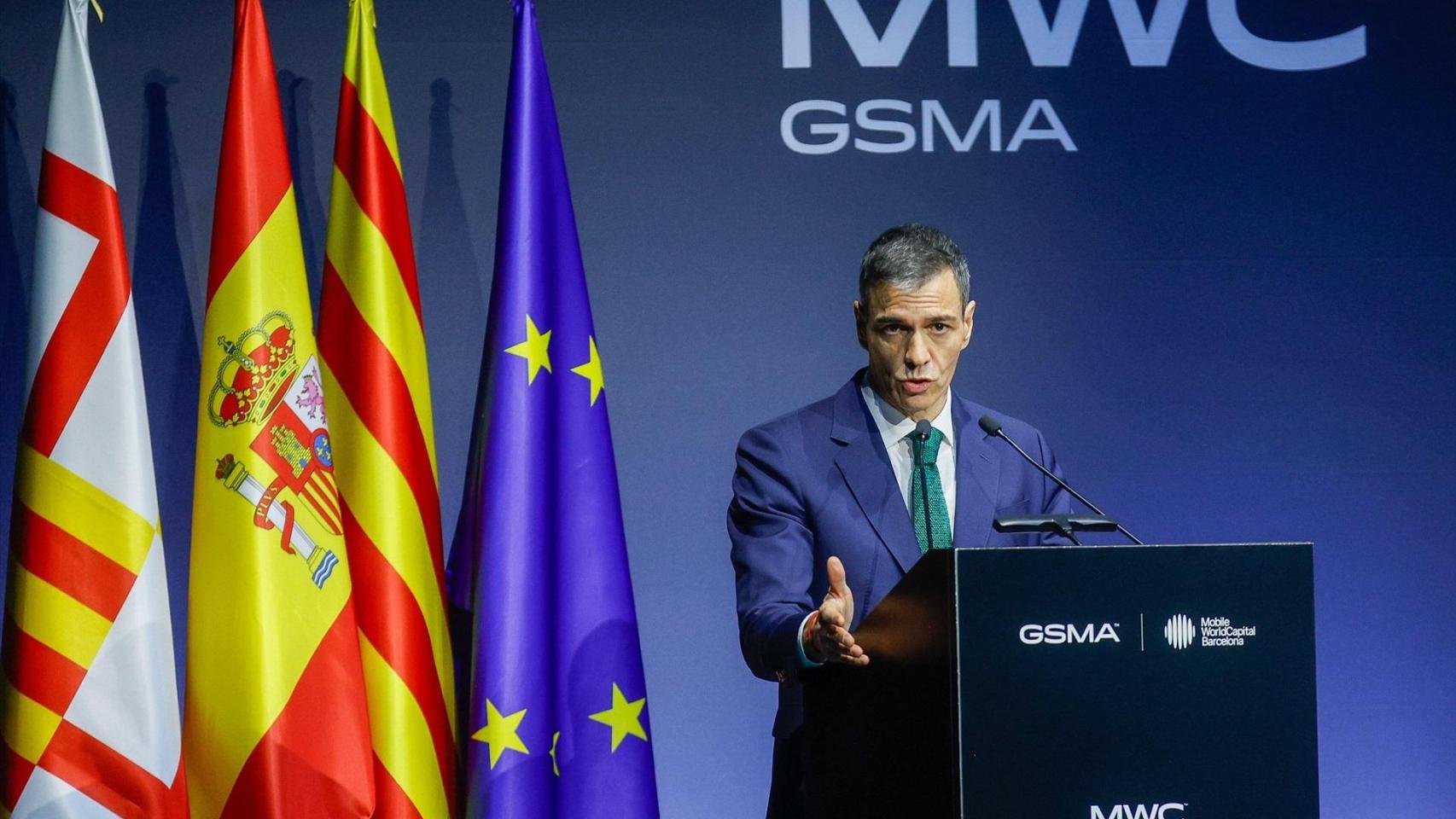 El presidente del Gobierno, Pedro Sánchez, interviene durante la cena oficial de inauguración del Mobile World Congress (MWC) Barcelona 2026